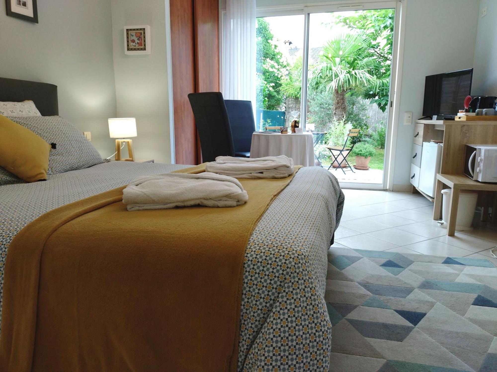 Fleurs De Cosmos Bed & Breakfast Albi Exterior photo